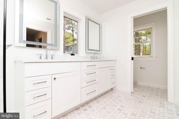 Bathroom, Dual Sink Vanities, Interior