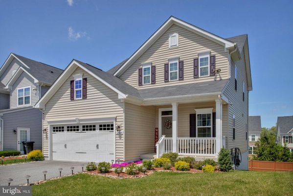 Attached, Exterior, Facade, Farmhouse