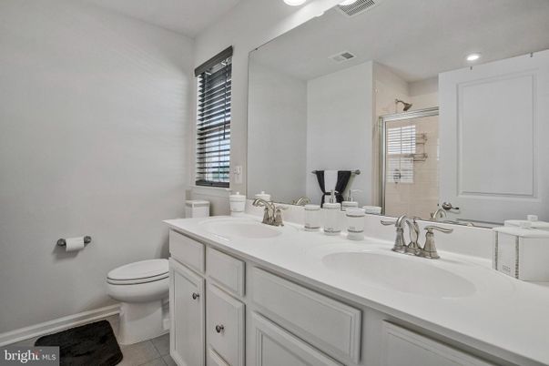 Bathroom, Dual Sink Vanities, Interior, Recessed Lighting