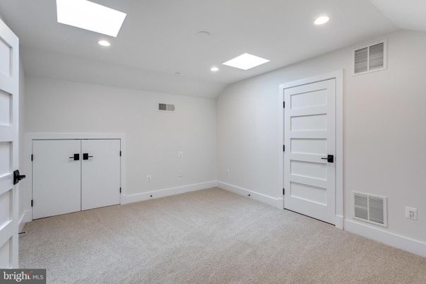 Empty room, Interior, Recessed Lighting