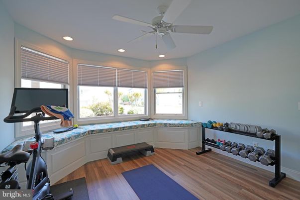 Fitness Equipment, Interior, Recessed Lighting, Wood Texture Flooring