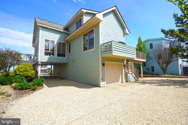 Attached, Exterior, Facade, Farmhouse