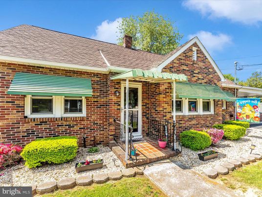 Exterior, Facade, Brick Facade, Cape Cod