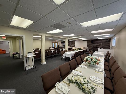 Dining room, Interior, Recessed Lighting