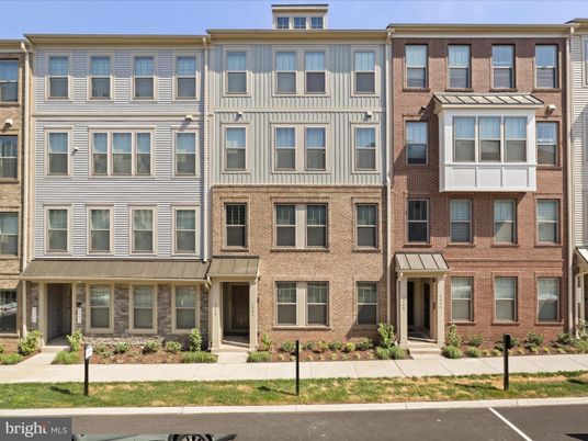Exterior, Facade, Brick Facade, Rowhouse