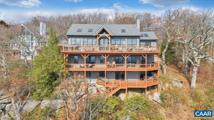 Exterior, Facade, Log Home
