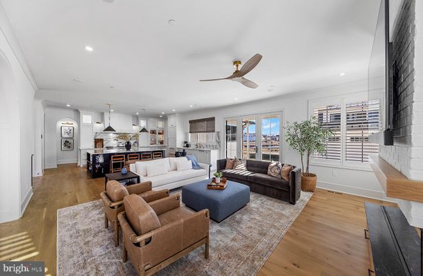 Interior, Kitchen, Living room, Pendant Lights, Recessed Lighting, Wood Texture Flooring
