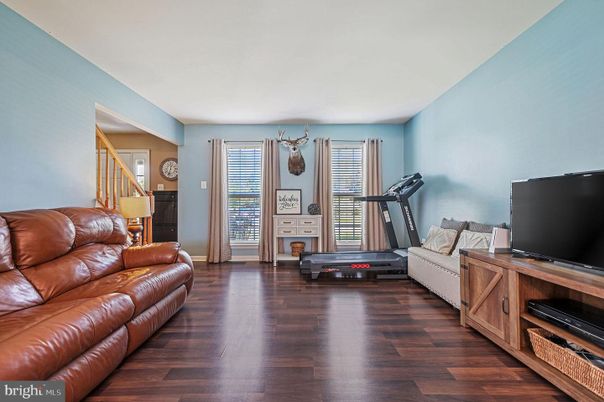 Fitness Equipment, Interior, Living room, Wood Texture Flooring