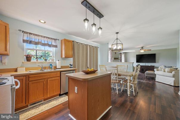 Dining room, Interior, Kitchen, Pendant Lights, Recessed Lighting, Wood Texture Flooring