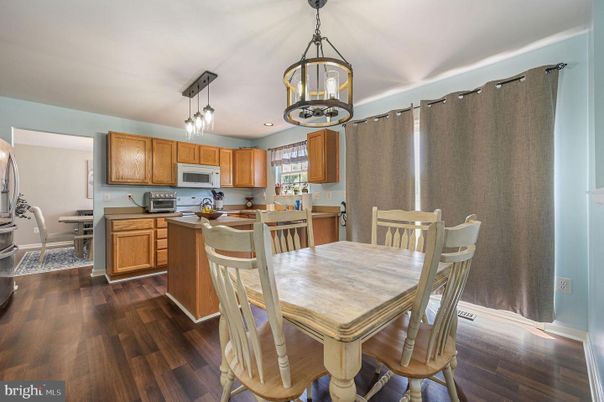 Dining room, Interior, Kitchen, Pendant Lights, Recessed Lighting, Wood Texture Flooring