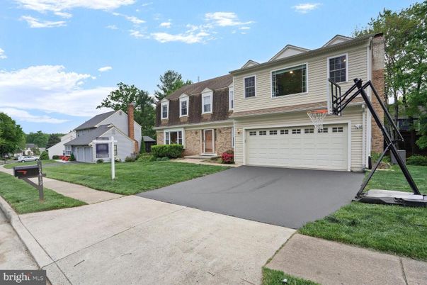 Attached, Exterior, Facade, Brick Facade, Split Level
