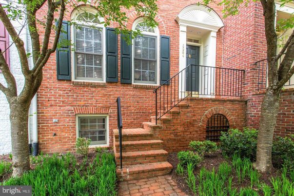 Exterior, Facade, Brick Facade, Rowhouse