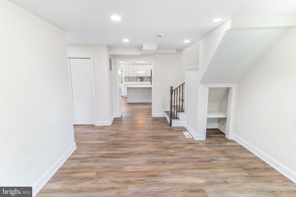 Empty room, Interior, Recessed Lighting, Wood Texture Flooring