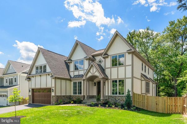 Attached, Exterior, Facade, Tudor Revival