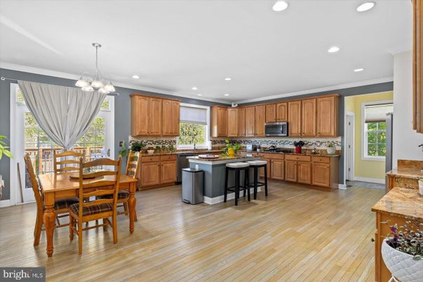 Chandelier, Dining room, Interior, Kitchen, Pendant Lights, Recessed Lighting, Wood Texture Flooring