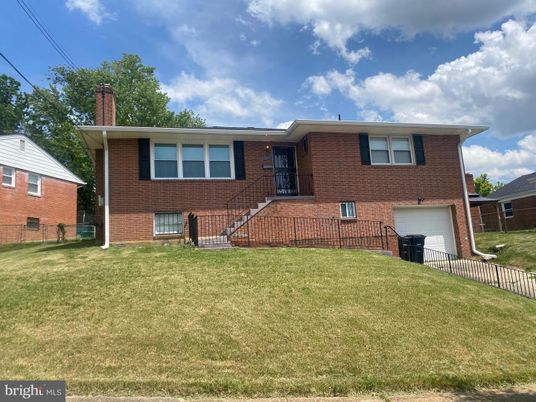 Attached, Exterior, Facade, Brick Facade, Raised Ranch