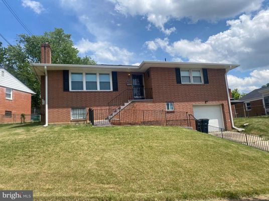 Attached, Exterior, Facade, Brick Facade, Raised Ranch