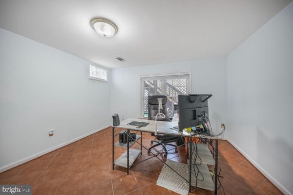 Home Office, Interior