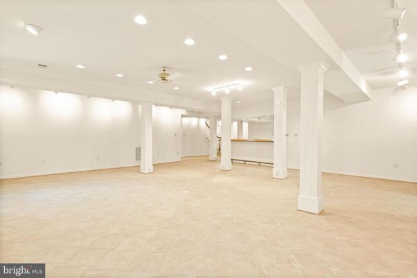 Empty room, Interior, Recessed Lighting