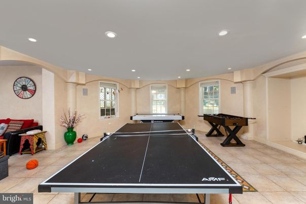 Game Room, Interior, Recessed Lighting