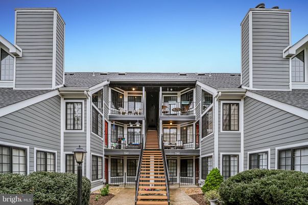 Exterior, Facade, Rowhouse