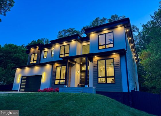 Attached, Exterior, Facade, Modern