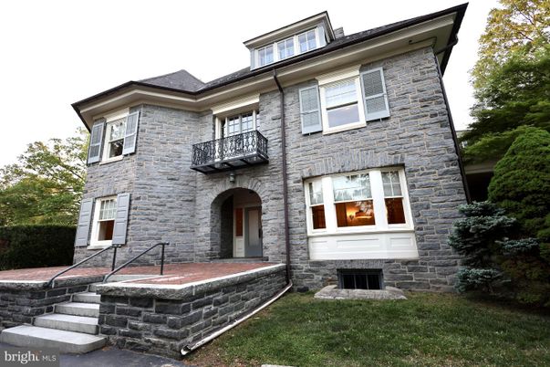Exterior, Facade, Brick Facade, American Foursquare