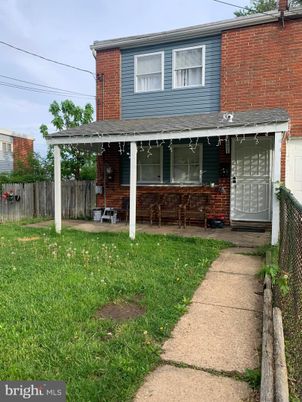Exterior, Facade, Brick Facade, American Foursquare
