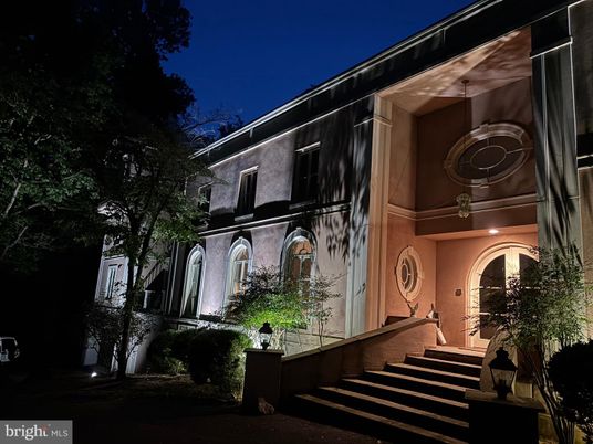 Exterior, Facade, Modern