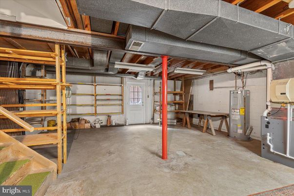 Garage, Interior, Wooden Beams