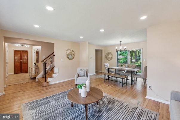 Chandelier, Dining room, Interior, Recessed Lighting, Wood Texture Flooring