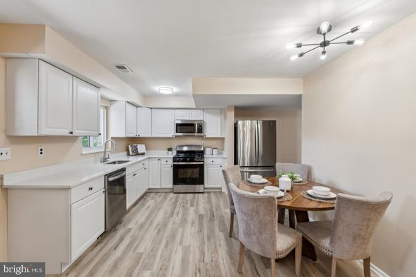 Dining room, Interior, Kitchen, Stainless Steel Appliances, Wood Texture Flooring