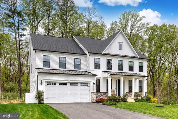 Attached, Exterior, Facade, Farmhouse