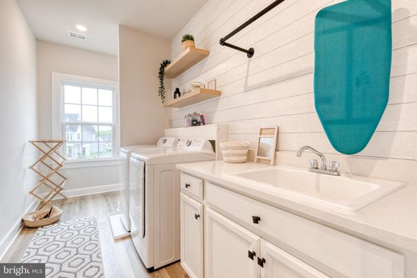 Interior, Recessed Lighting, Washer, Wood Texture Flooring
