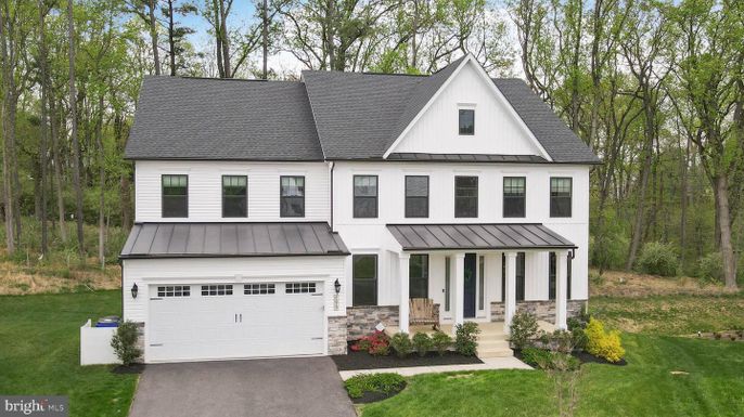 Attached, Exterior, Facade, Farmhouse