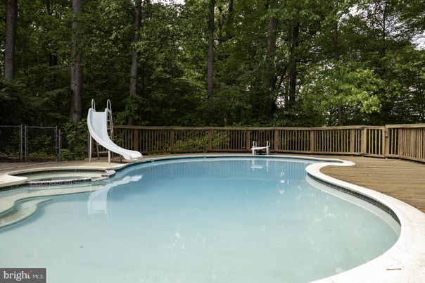 Exterior, Playground, Pool