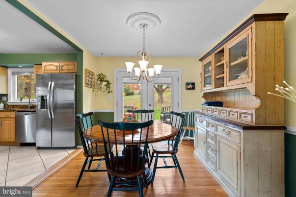 Chandelier, Dining room, Interior, Kitchen, Stainless Steel Appliances, Wood Texture Flooring