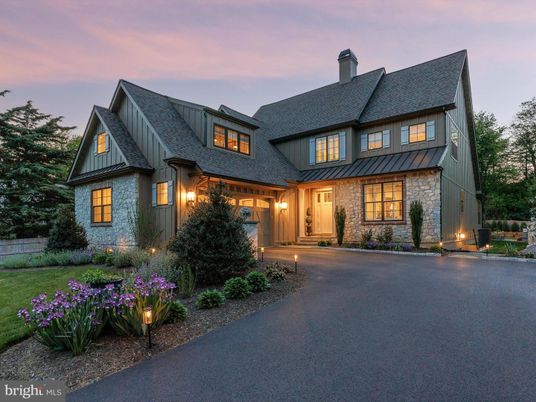 Exterior, Facade, Farmhouse