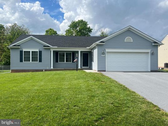 Attached, Exterior, Facade, Ranch