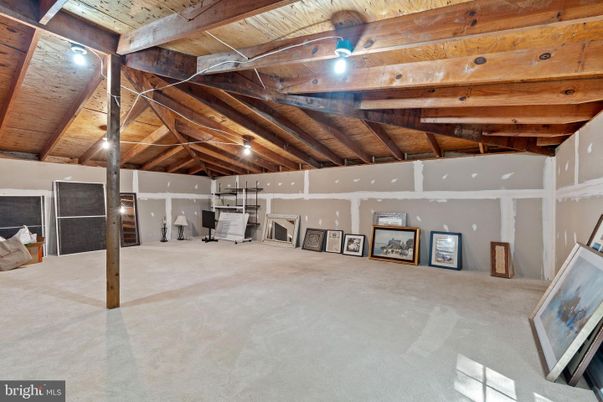 Empty room, Interior, Wooden Beams, Wooden Ceilings