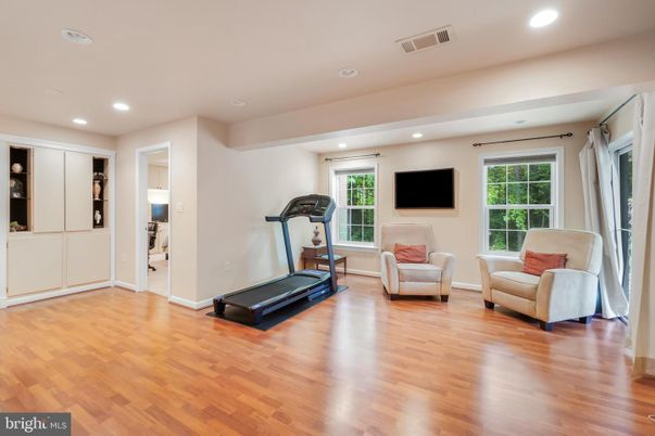 Fitness Equipment, Interior, Recessed Lighting, Wood Texture Flooring