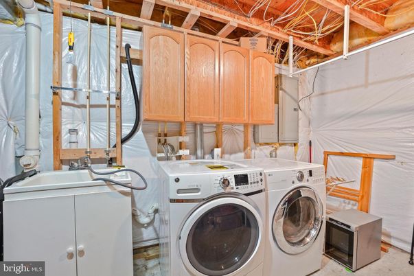 Interior, Washer, Wooden Beams