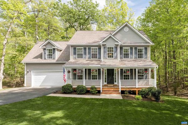 Attached, Exterior, Facade, Farmhouse