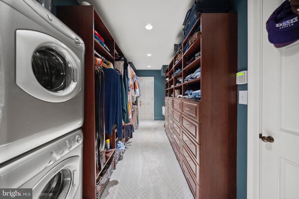 Interior, Recessed Lighting, Walk-in Closets, Washer