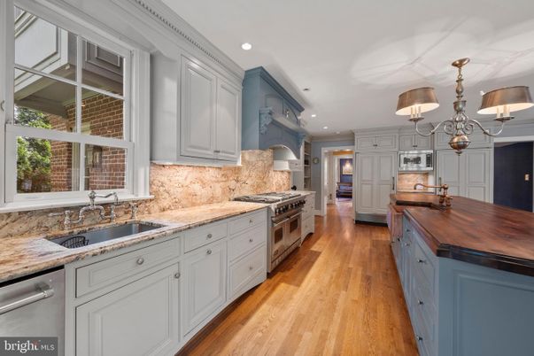 Chandelier, Interior, Kitchen, Recessed Lighting, Stainless Steel Appliances, Wood Texture Flooring