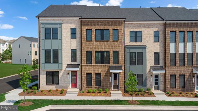 Exterior, Facade, Brick Facade, Rowhouse