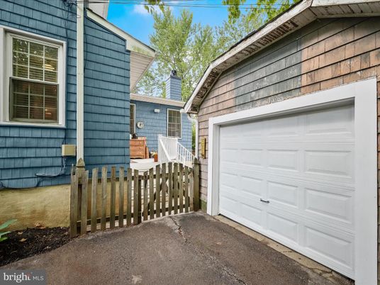 Detached Garage, Exterior