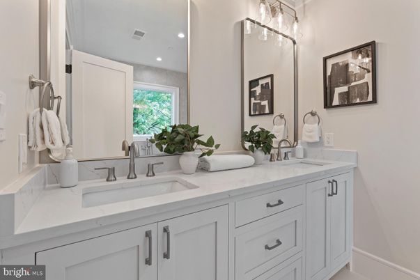 Bathroom, Dual Sink Vanities, Interior, Recessed Lighting