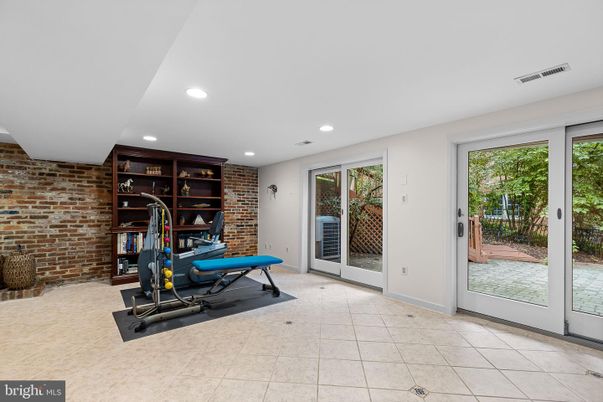Fitness Equipment, Interior, Recessed Lighting, Stone Walls