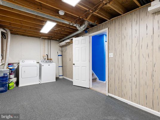 Interior, Washer, Wooden Beams